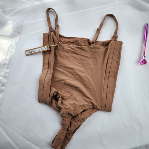 SKIMS Adaptive Square Neck Bodysuit Sienna Nude Tan New NWT S Shapewear - Picture 6 of 10